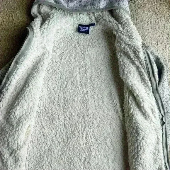 Woman’s Reebok Sweatshirt - Picture 5 of 6